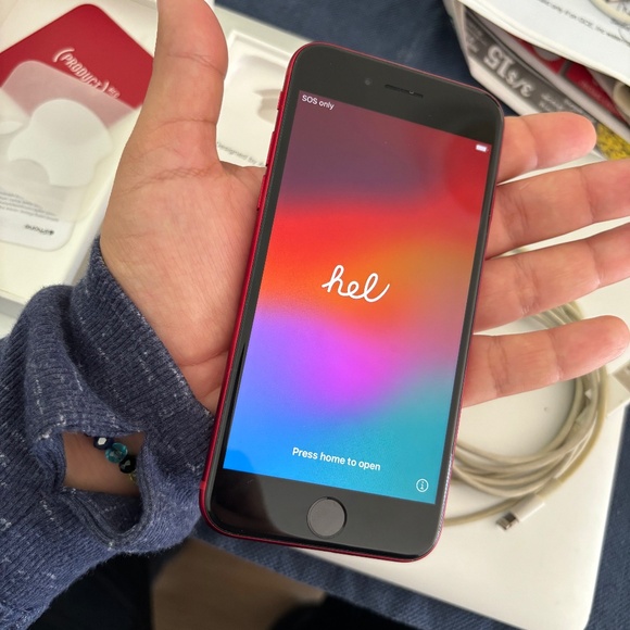 iPhone SE 3rd Gen 2022 Unlocked - Picture 1 of 8